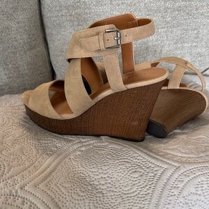 Size 7 1/2 Indigo rd wedge platform heels tan in color new never worn